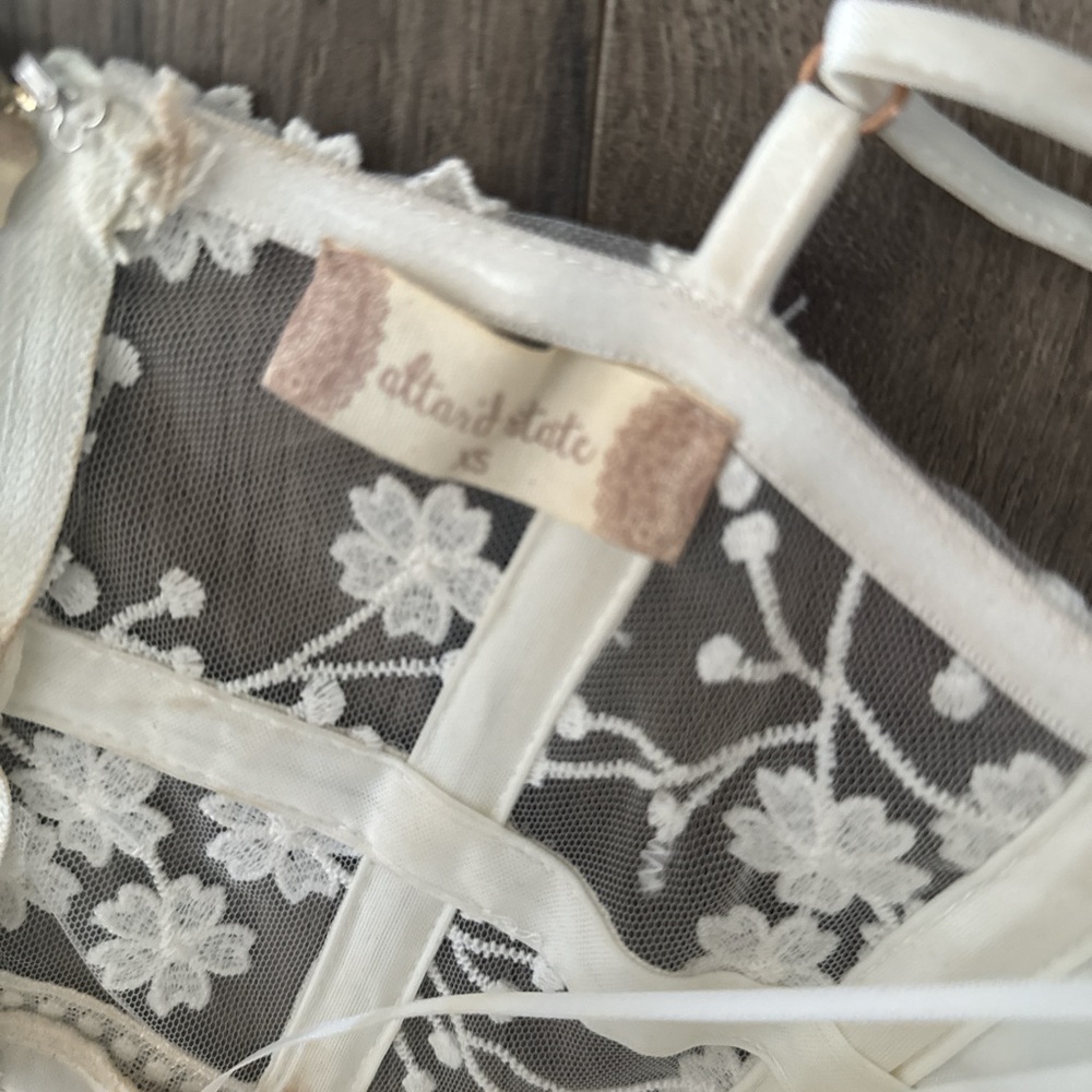 Altar’s State White Floral Lace Dress - Picture 5 of 7